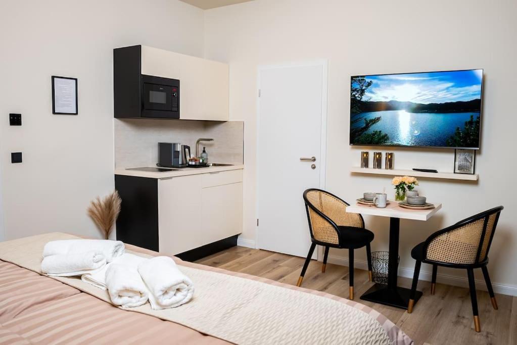Angelinas Service 4 Apartment